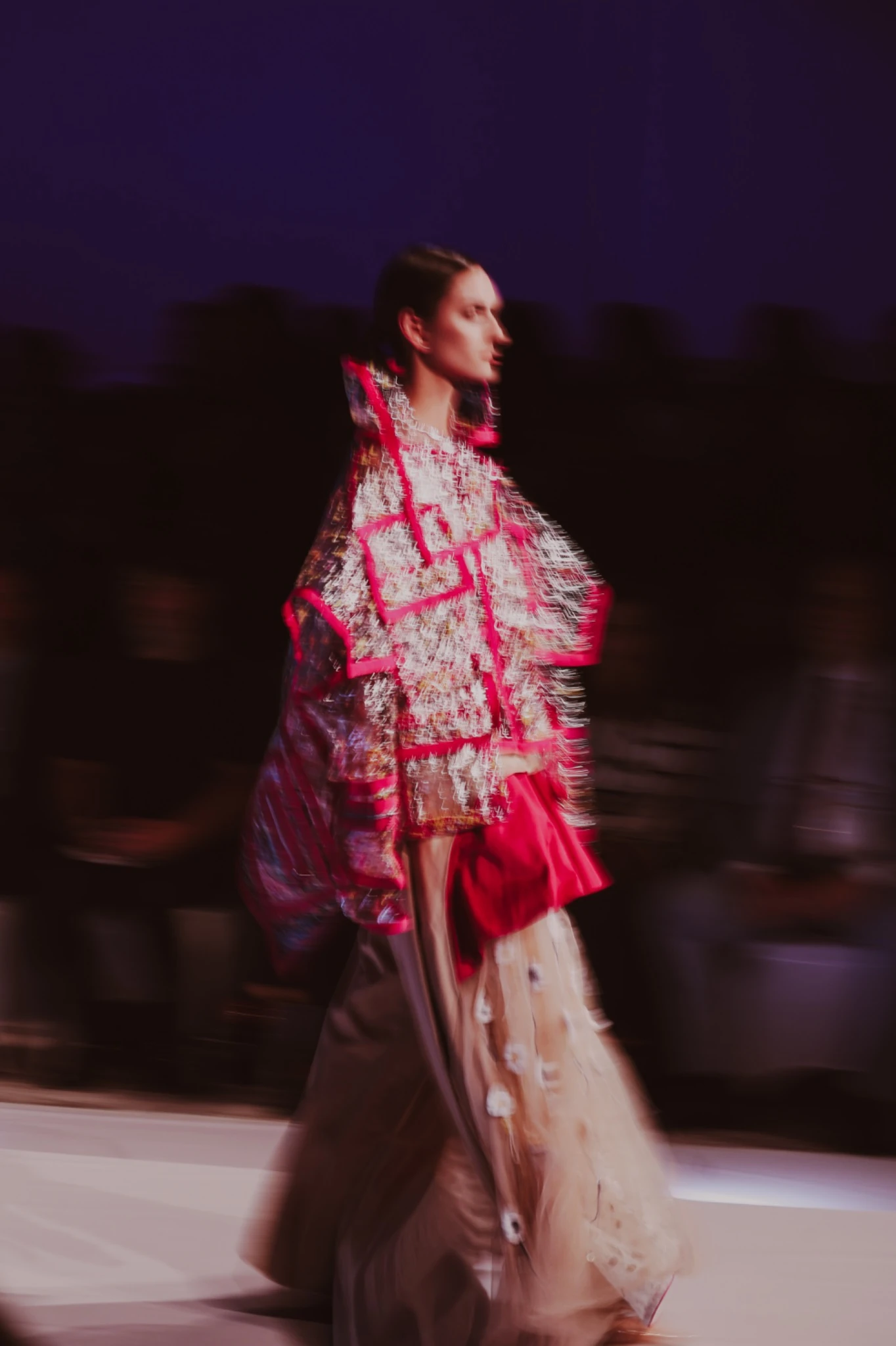 Розов текстурен тоалет на подиума на Sofia Fashion Week 2026